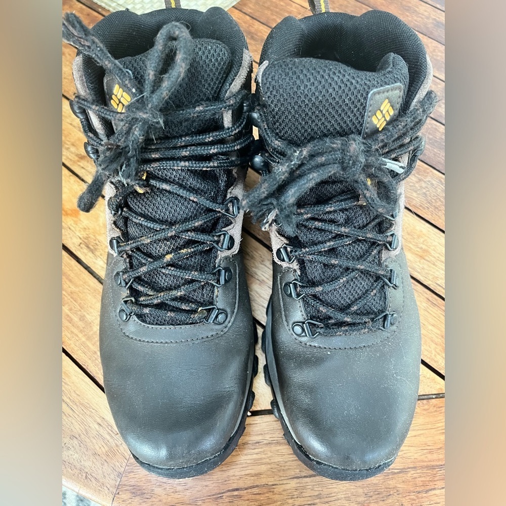 Mens Columbia Hiking/Working  Boots size 12